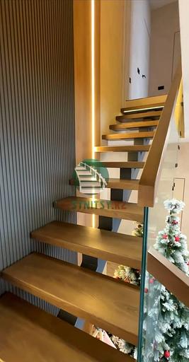 Лестница с металлическим каркасом на монокосоуре под заказ фото 5