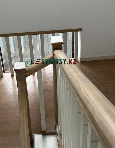 Лестница двухмаршевая на бетонном основании под заказ фото 4