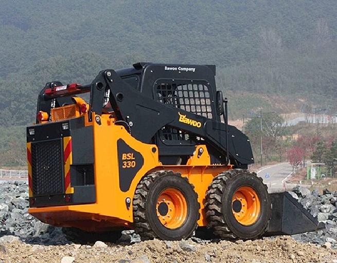 Минипогрузчик с бортовым поворотом BAWOO BSL330 фото 1