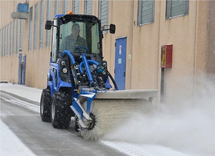 Многофункциональный шарнирно-сочлененный минипогрузчик MULTIONE 6.3+K фото 1