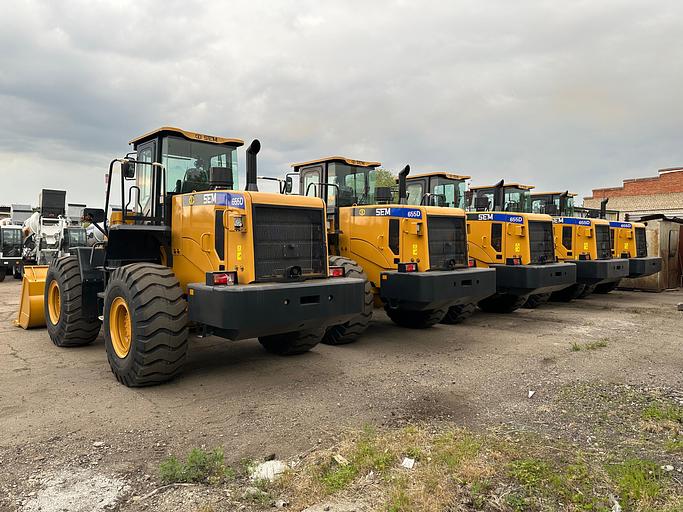 Фронтальный погрузчик SEM 655D фото 2