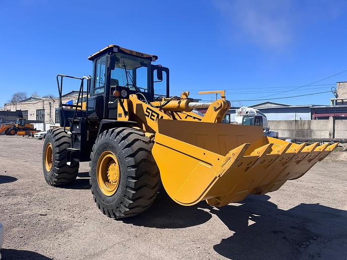 Фронтальный погрузчик SEM 655D фото 3