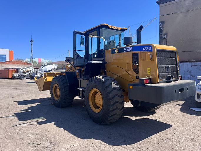 Фронтальный погрузчик SEM 655D фото 4
