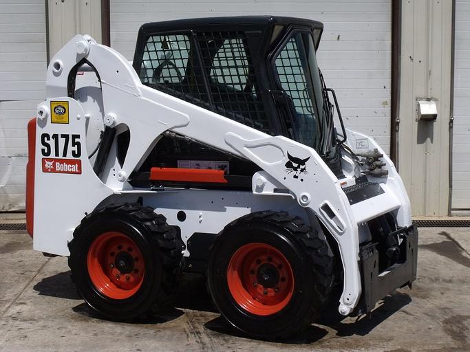 Услуги и аренда мини-погрузчика в Краснодаре фото 1