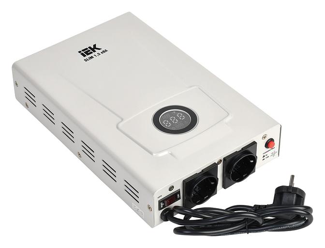 Стабилизатор напряжения IEK Slim 1.5кВА однофазный белый (IVS22-1-D15-09) фото 1