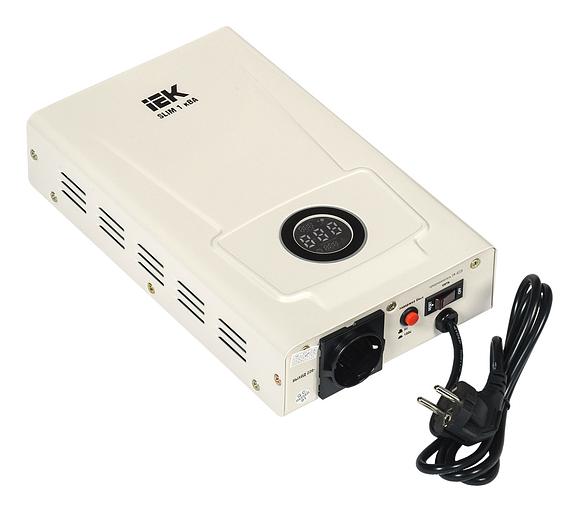 Стабилизатор напряжения IEK Slim 1кВА однофазный белый (IVS22-1-001-09) фото 1