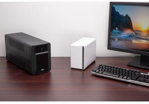 Источник бесперебойного питания APC Easy UPS 1600 ВА, 900 Вт, линейно-интерактивный, автоматическая регулировка напряжения, 140-300 В, (4) Schuko CEE 7 розеток Резервная батарея, входной шнур 1,2 м, размеры (В x Ш x Г) 190 x 140 x 319 мм, вес 10,2 кг, ста фото 4