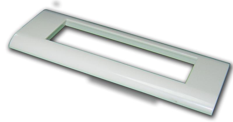 Пластиковая накладка на цоколь, 135x45, белая (LAN-FR45x135-WH) фото 1