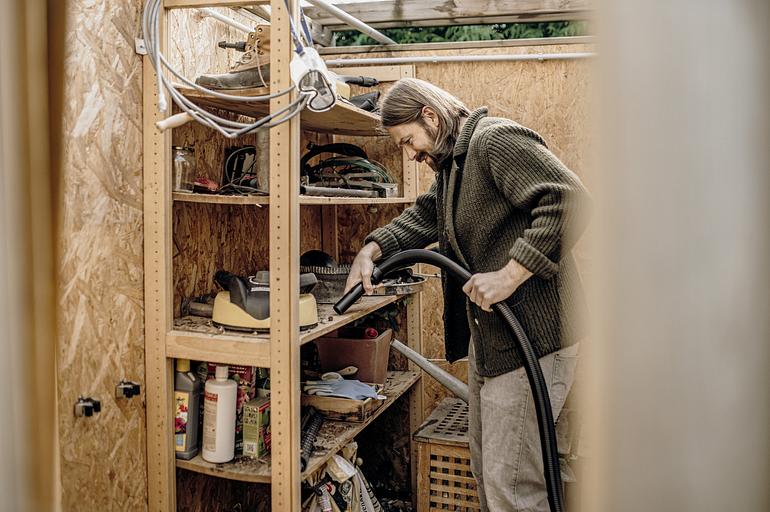 Строительный пылесос Karcher WD 2 Plus V-12/4/18 1000Вт (уборка: сухая/сбор воды) желтый фото 6