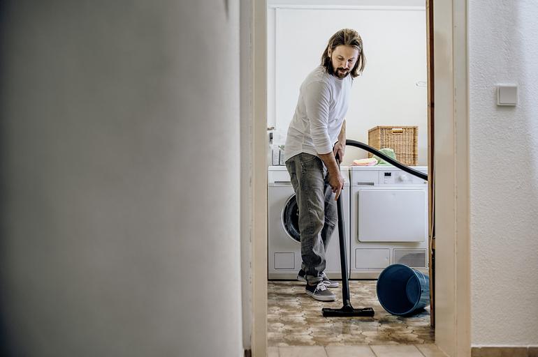 Строительный пылесос Karcher WD 2 Plus S V-15/4/18 1000Вт (уборка: сухая/сбор воды) желтый фото 6