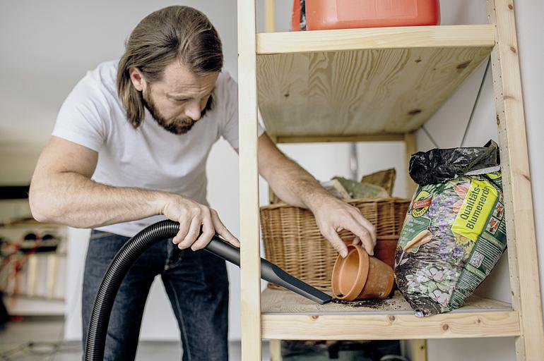 Строительный пылесос Karcher WD 2 Plus S V-15/4/18 1000Вт (уборка: сухая/сбор воды) желтый фото 9