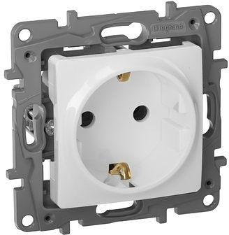 Розетка силов. Legrand Etika 672221 скрыт. зазем. IP21 белый фото 1