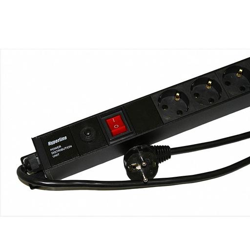 Hyperline SHE-15SH-3IEC-SF-2.5EU Блок розеток, вертикальный, 15 розеток Schuko, 3 розетки IEC320 C13, выключ. с подсветкой, защита от перенапряж., кабель питания 2.5м (3х1.5мм2) с вилкой Schuko 16A, 250В, 1040x44.4x44.4мм (ДхШхВ), корпус алюминий, черный фото 2