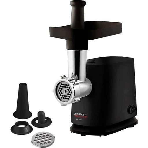 Электрическая мясорубка Scarlett с реверсом, двумя решетками 5 и 7 мм, насадками для колбасок и кеббе и отсеком для хранения диска, 1800 Вт черный фото 1