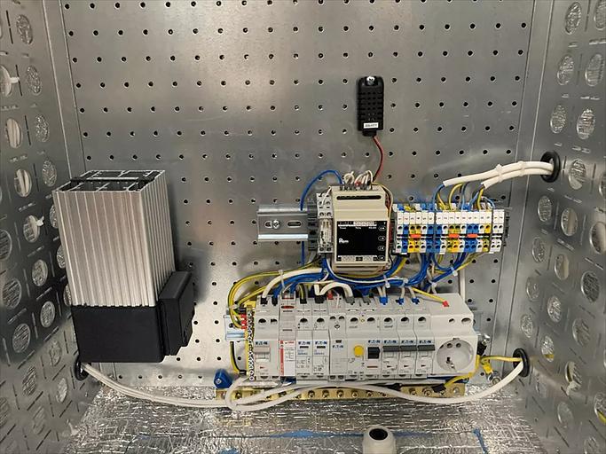 ЦМО Шкаф всепогодный настенный 18U (Ш600? Г500), комплектация Т1 с контроллером MC1 и датчиками фото 8