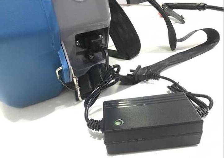 Опрыскиватель Hyundai HYSP 1612, аккумуляторный, ранцевый, 16л, голубой/серый фото 5