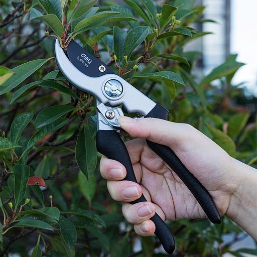 Секатор садовый Deli DL580203 лезвия с тефлоновым покрытием, длина 210мм, макс.диаметр резки 15мм, сталь 55С фото 3