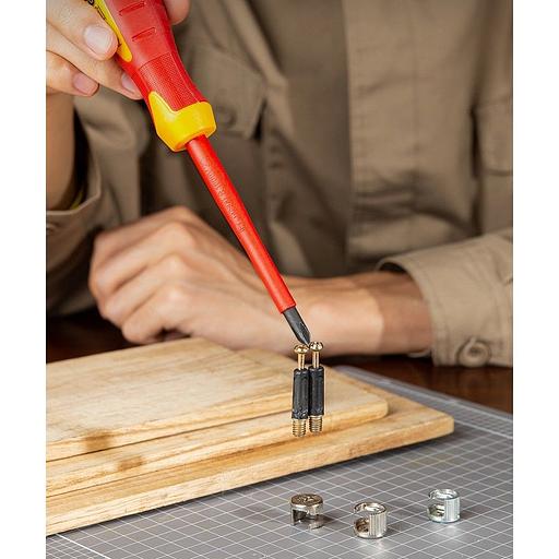 Диэлектрическая крестовая отвертка Deli DL516100 PH2х100мм сталь Cr-V, сертификат VDE для работ под напряжением до 1000 В фото 2