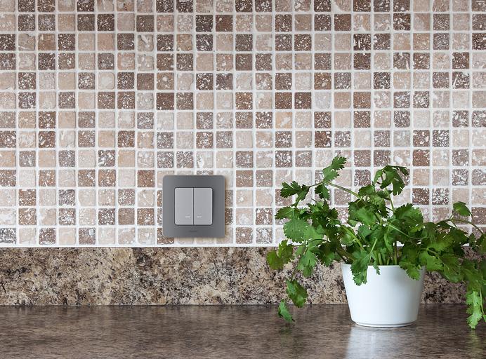 Legrand 673632 Выключатель двухклавишный с подсветкой/индикацией - INSPIRIA - 10 AX - 250 В~ - алюминий фото 4