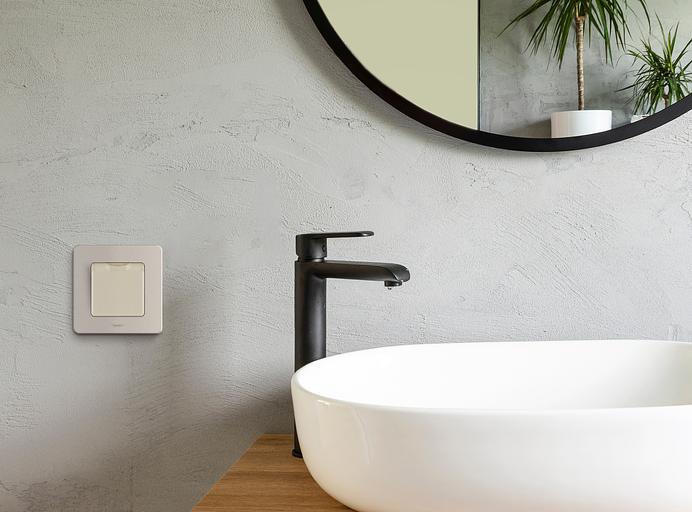 Legrand 673741 Розетка 2К+З IP 44 с откидной крышкой и шторками - немецкий стандарт - 16 А - 250 В~ - INSPIRIA - слоновая кость фото 4