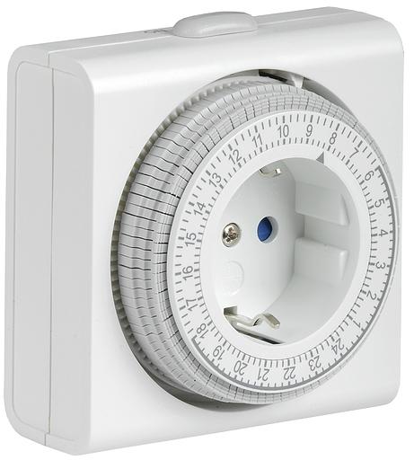 Iek ERT-21-1-16-S-15-0-20-K01 РТМ-3 Розетка-таймер механ. 15мин 24ч 96on/off 16А IP20 фото 1