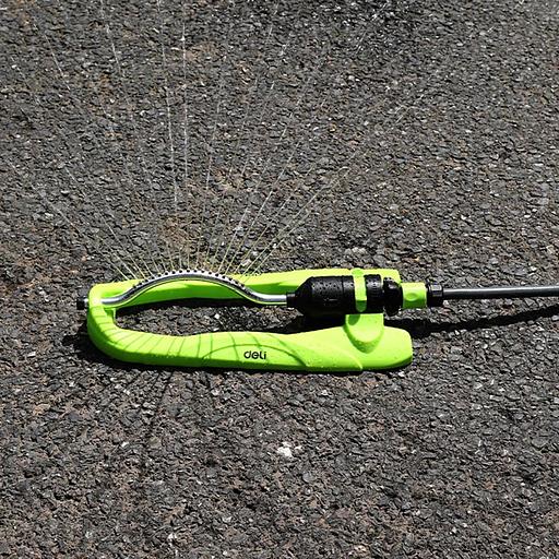 Дождеватель-разбрызгиватель осциллирующий веерный Deli DL581303 17 латунных сопел, площадь орошения до 350кв.м, плавная регулировка расстояния распыления, диаметр шланга 3/4", корпус из ударопрочного пластика фото 3