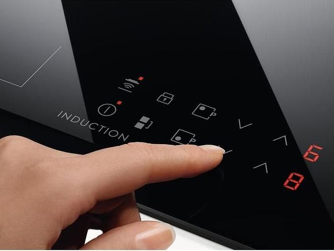 Индукционная варочная поверхность Electrolux LIR60430 черный фото 4