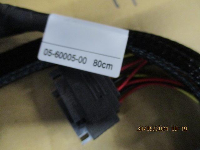 Кабель Cable, x8 SFF-8654 to 2xU.2 SFF-8639, 0,8M (analog 05-60005-00) (CBL-8654-2-8639-10) фото 4