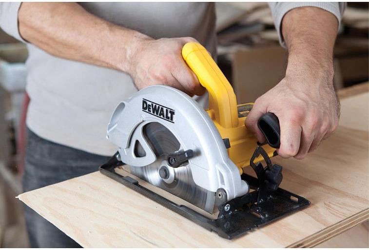Циркулярная пила (дисковая) DeWalt DWE560-QS 1350Вт (ручная) фото 5