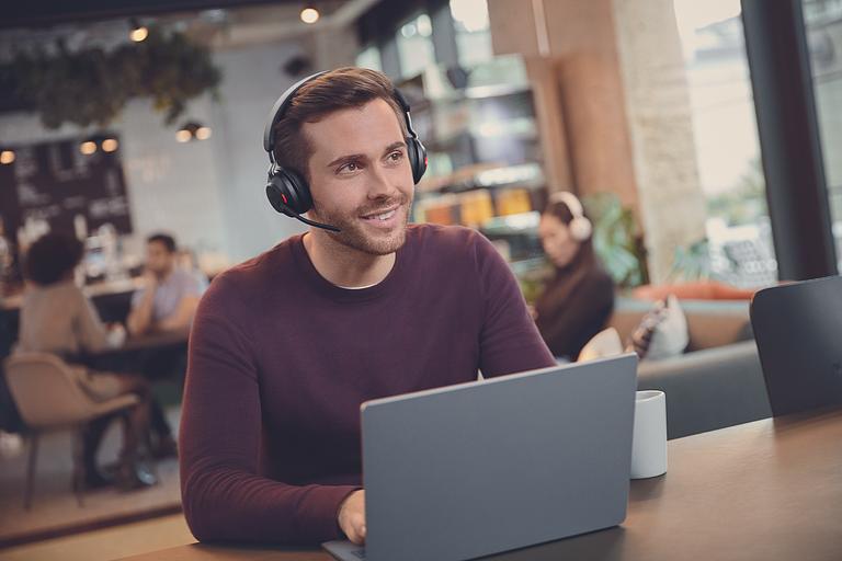 Гарнитура беспроводная Jabra Evolve2 65 - USB-A MS Teams Stereo with Charging Stand (26599-999-989) фото 9