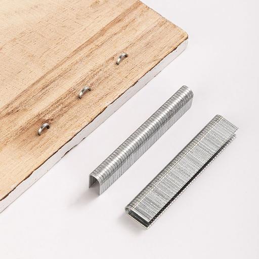 Степлеры, пистолеты, заклепочники Deli Мебельный степлер Deli DL238105 с набором скоб + антистеплер Набор: 2000шт D-тип. 2000шт Т-тип. 2000шт U-тип, 1шт скобоудалитель. фото 5