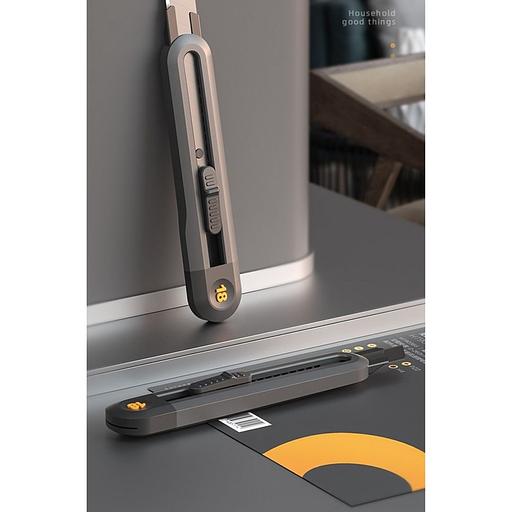 Нож Deli Технический нож "Home Series Black" Deli HT4018 ширина лезвия 18мм, эксклюзивный дизайн, корпус из высококачественного софттач пластика фото 10