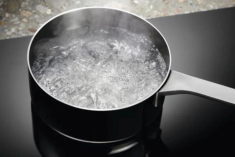 Индукционная варочная поверхность Electrolux EIV84550 черный фото 5