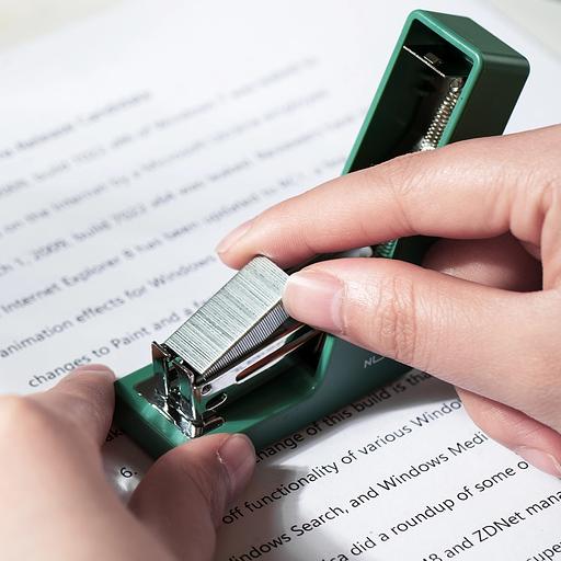 Степлер Deli NS083GREEN Nusign 24/6 26/6 (12листов) зеленый 40скоб блистер фото 2