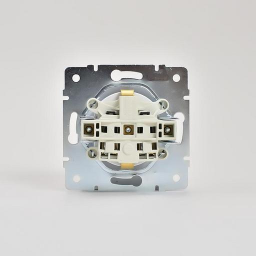 Розетка 1-м СП Karina с заземл. защ. шторки термопласт механизм бел. LEZARD 707-0288-124B фото 1