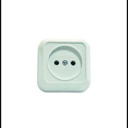 Розетка 1-м ОП 16А IP20 квадрат. без заземл. бел. Makel 45102 фото 1