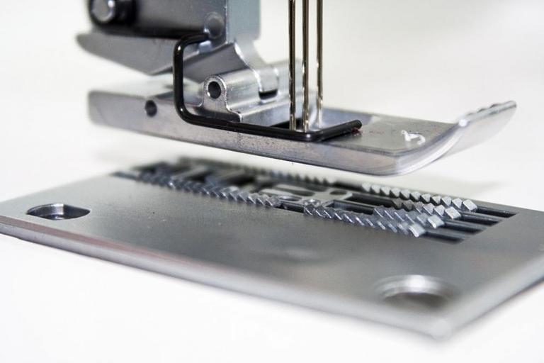 Распошивальная машина Janome CoverPro 7, белый фото 6