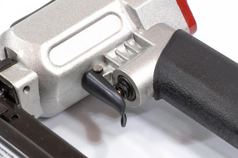 Степлер пневматический MATRIX 57420 для прямоугольных скоб от 10 до 22мм фото 3