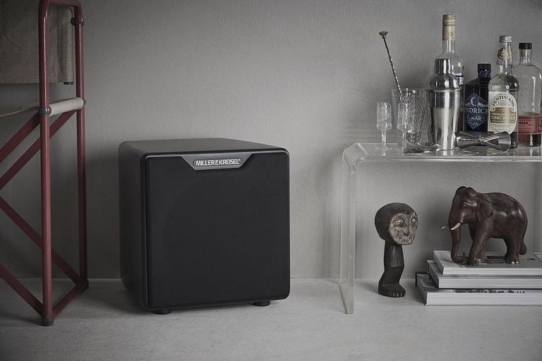 Активный сабвуфер M&K Sound V10+ [Black Satin/Black Cloth] фото 6