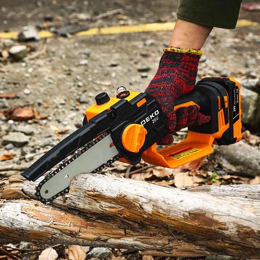 DEKO DKCHS 20-6 PRO Пила цепная аккумуляторная [083-2011] { 20В, 2x2.2Ач, 2 шины и 2 цепи } фото 5