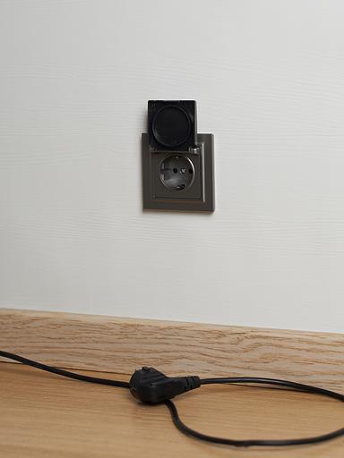 BRITE Розетка с заземлением с защитными шторками и крышкой 16А IP20 РСбш10-3-БрС сталь фото 4