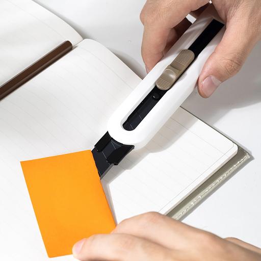 Нож канцелярский Deli ENS062-WHITE Nusign шир.лез.18мм выдвижное лезвие фиксатор 8 сменных лезвий металл/пластик белый фото 6