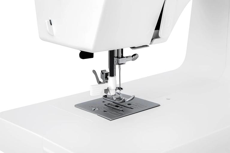 Швейная машина Comfort 3040 белый фото 6
