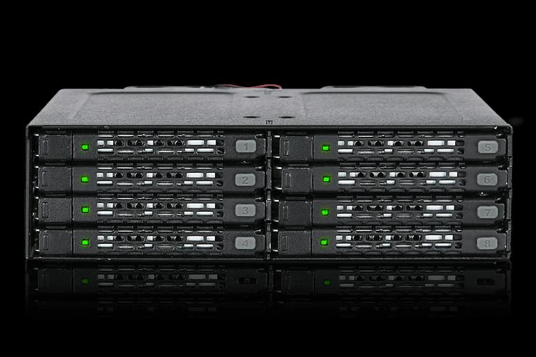Корзина MB998IP-B Rugged Full Metal 8 Bay 2.5" SAS/SATA SSD&HDD (7mm) Mini-SAS Backplane Cage for External 5.25" Bay фото 1