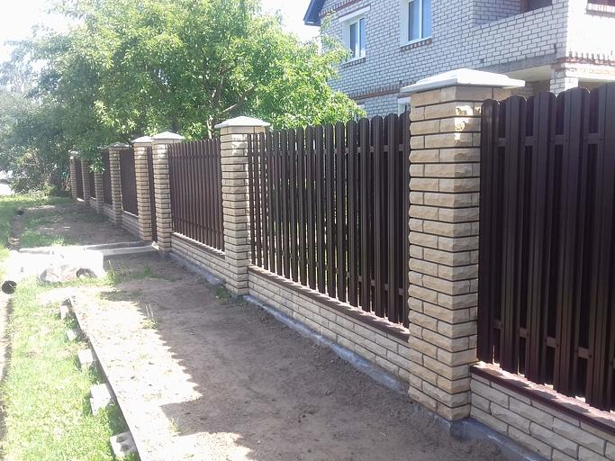 Комбинированные заборы опт фото 10