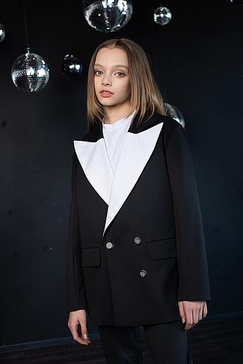 Двубортный чёрный жакет-смокинг с белыми лацканами для девочки ОПТ фото 1