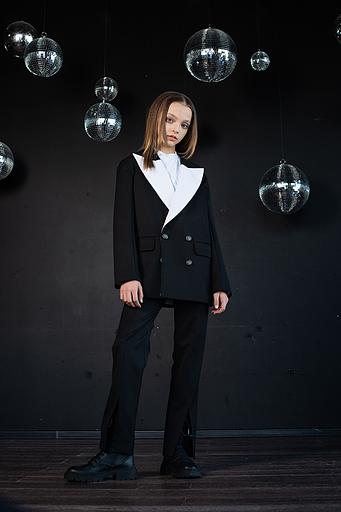 Двубортный чёрный жакет-смокинг с белыми лацканами для девочки ОПТ фото 2