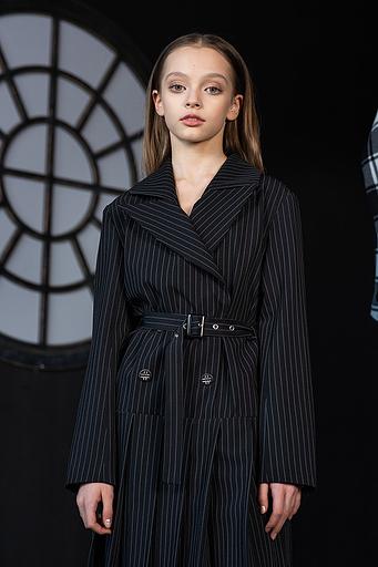 Двубортное чёрное платье-жакет в полоску на девочку ОПТ фото 4