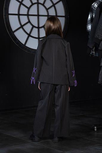 Двубортный чёрный жакет в полоску со шнуровкой на рукавах для девочки ОПТ фото 5