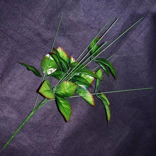 Подбукетник 7 голов и 11 тройных листов розы 57см 160-028 фото 1